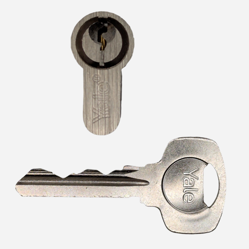 Yale B Half-Euro w. Key - Blue Belt