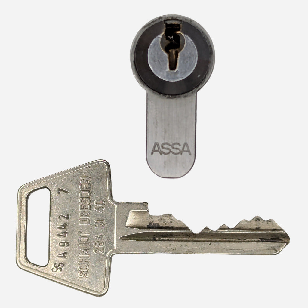 ASSA 600 Half-Euro w. Key - Purple & Red Belts