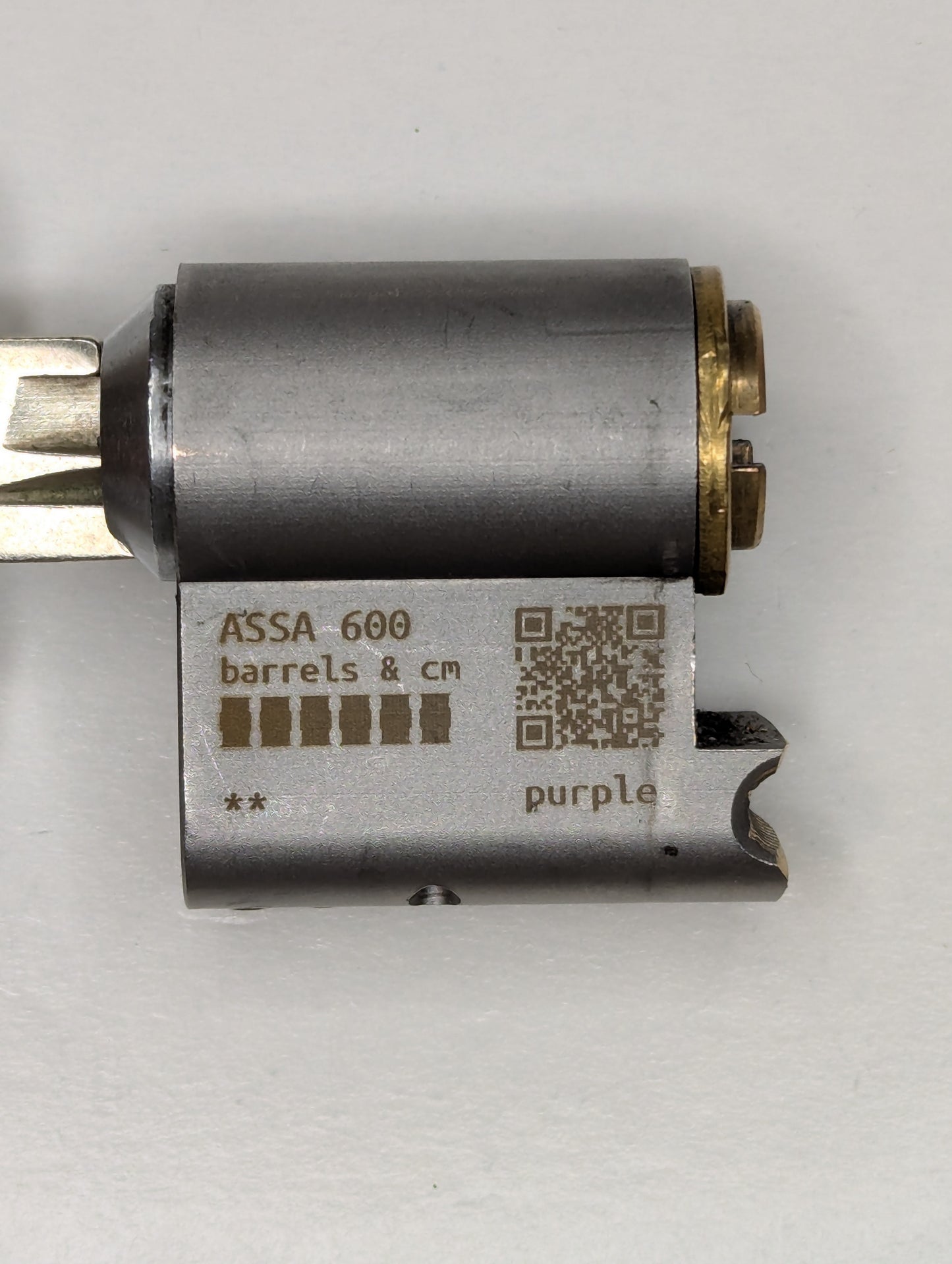 ASSA 600 Half-Euro w. Key - Purple & Red Belts