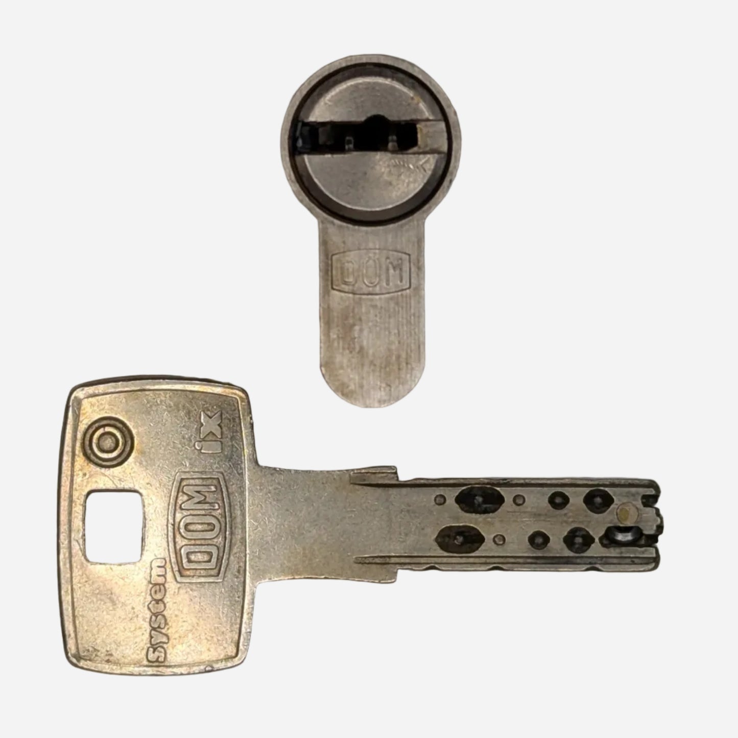 DOM ix Saturn w. Key - Red Belt