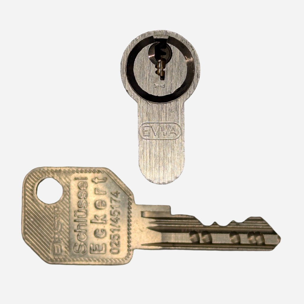 EVVA EPS Half-Euro w. Key - Blue and Purple Belts