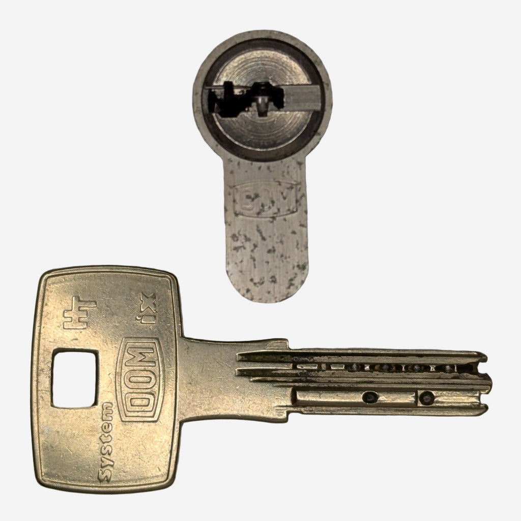DOM ix 5 HT Half-Euro w. Key - Blue Belt