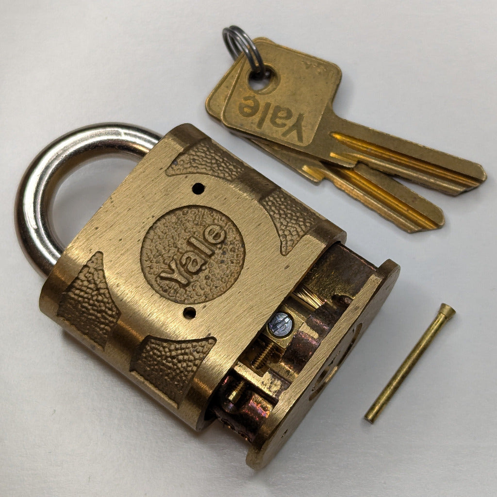 Yale Super Pin Tumbler Padlock w. Keys - Unsealed Vintage Example!