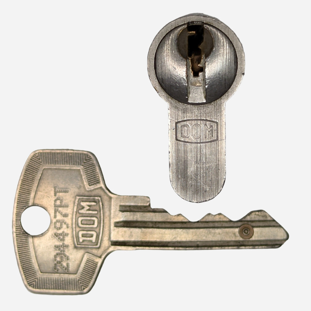 DOM S Half-Euro w. Key - Blue Belt